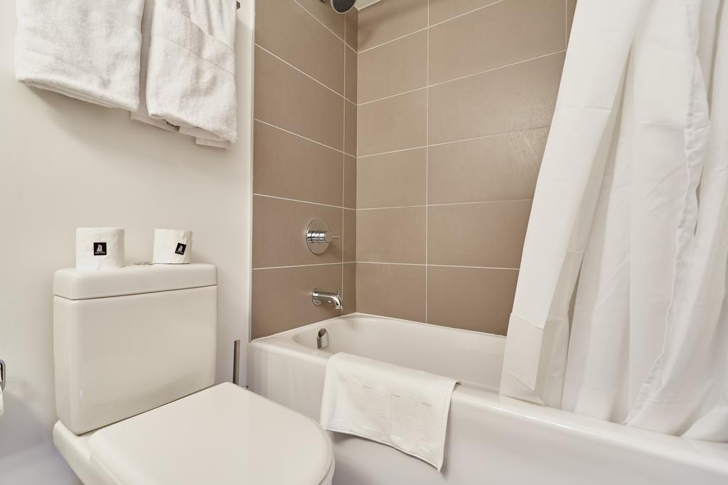 טורונטו Atlas Suites - Yorkville Furnished Apartments חדר תמונה