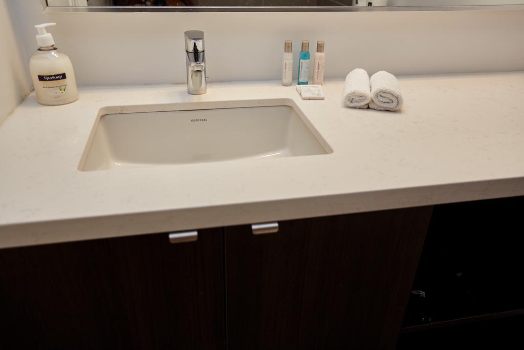 טורונטו Atlas Suites - Yorkville Furnished Apartments חדר תמונה