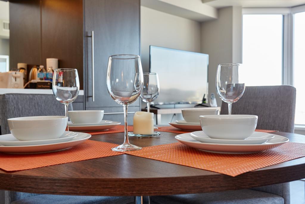 טורונטו Atlas Suites - Yorkville Furnished Apartments חדר תמונה