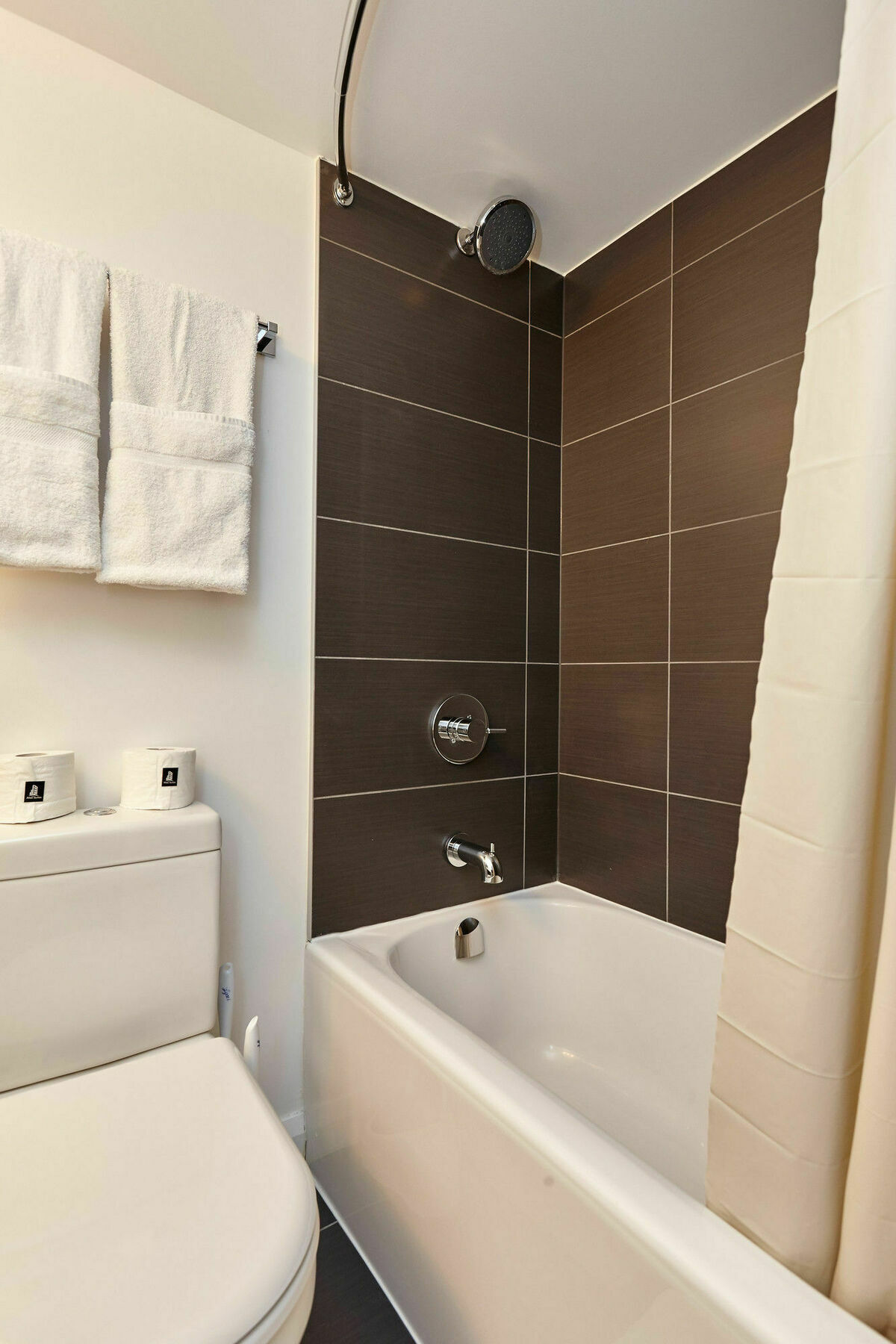 טורונטו Atlas Suites - Yorkville Furnished Apartments מראה חיצוני תמונה
