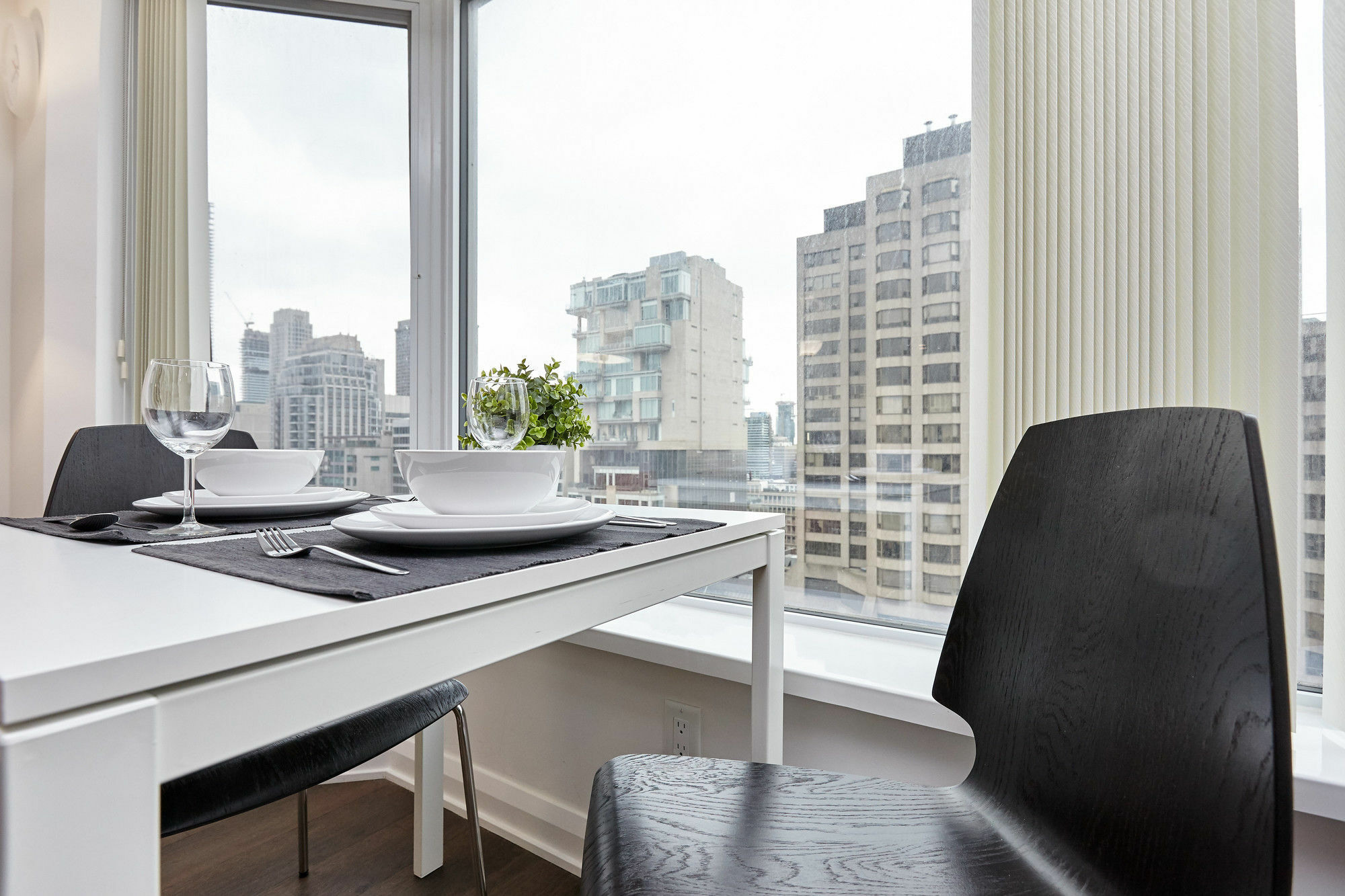 טורונטו Atlas Suites - Yorkville Furnished Apartments מראה חיצוני תמונה